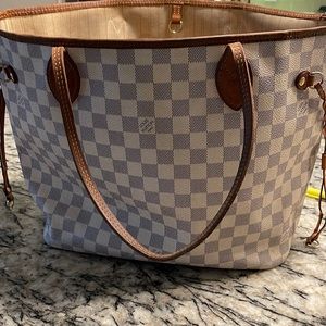 Carry All -Louis Vuitton -medium size- used